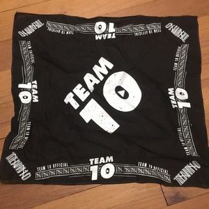 Team 10 bandana